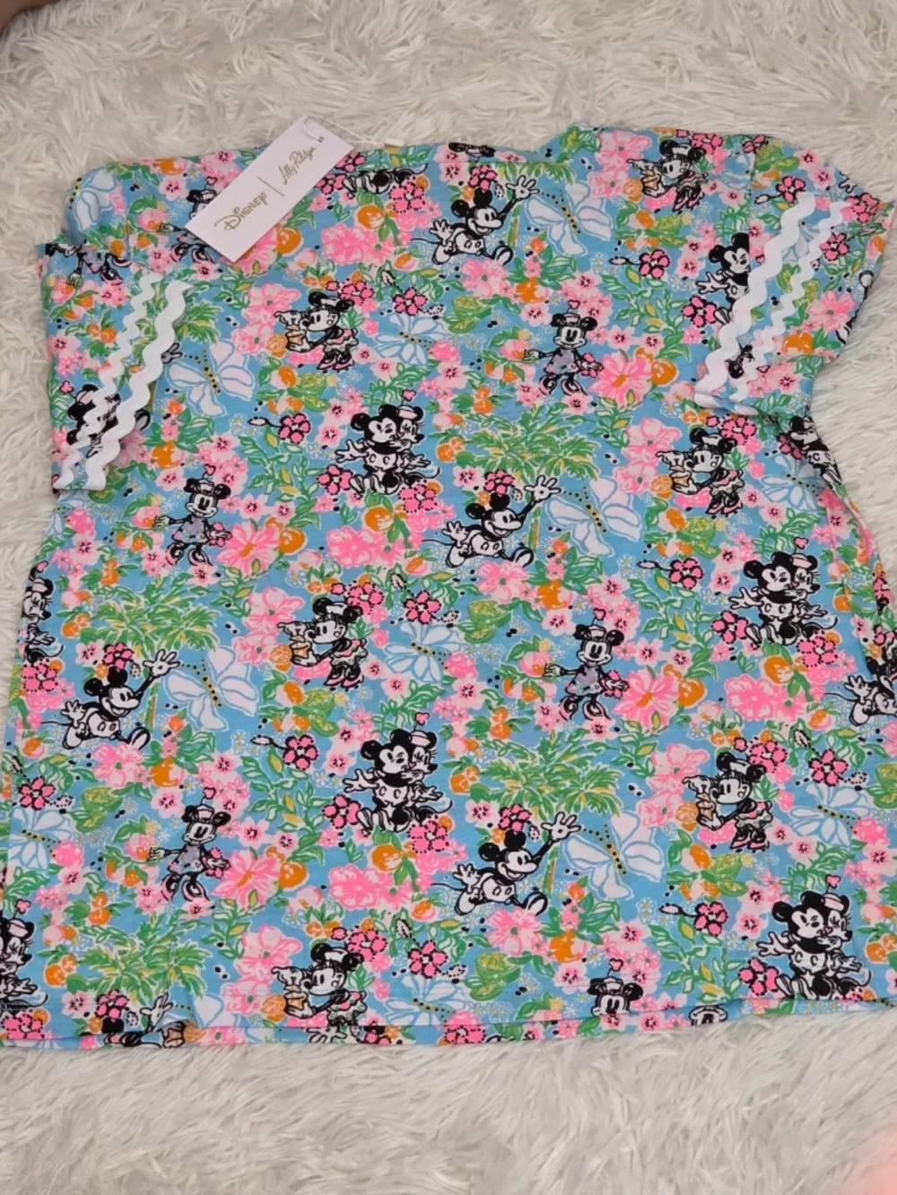 NWT Lilly Pulitzer Disney Top "Lilly Hearts Disney" - Picture 5 of 14